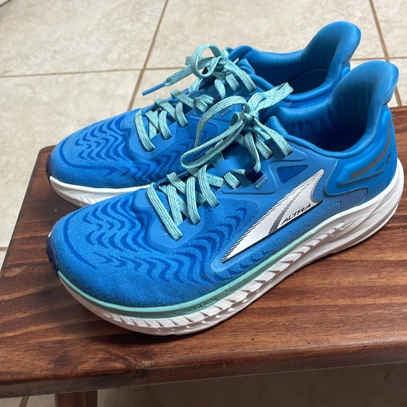 Altra running shoes - Picture 3 of 9